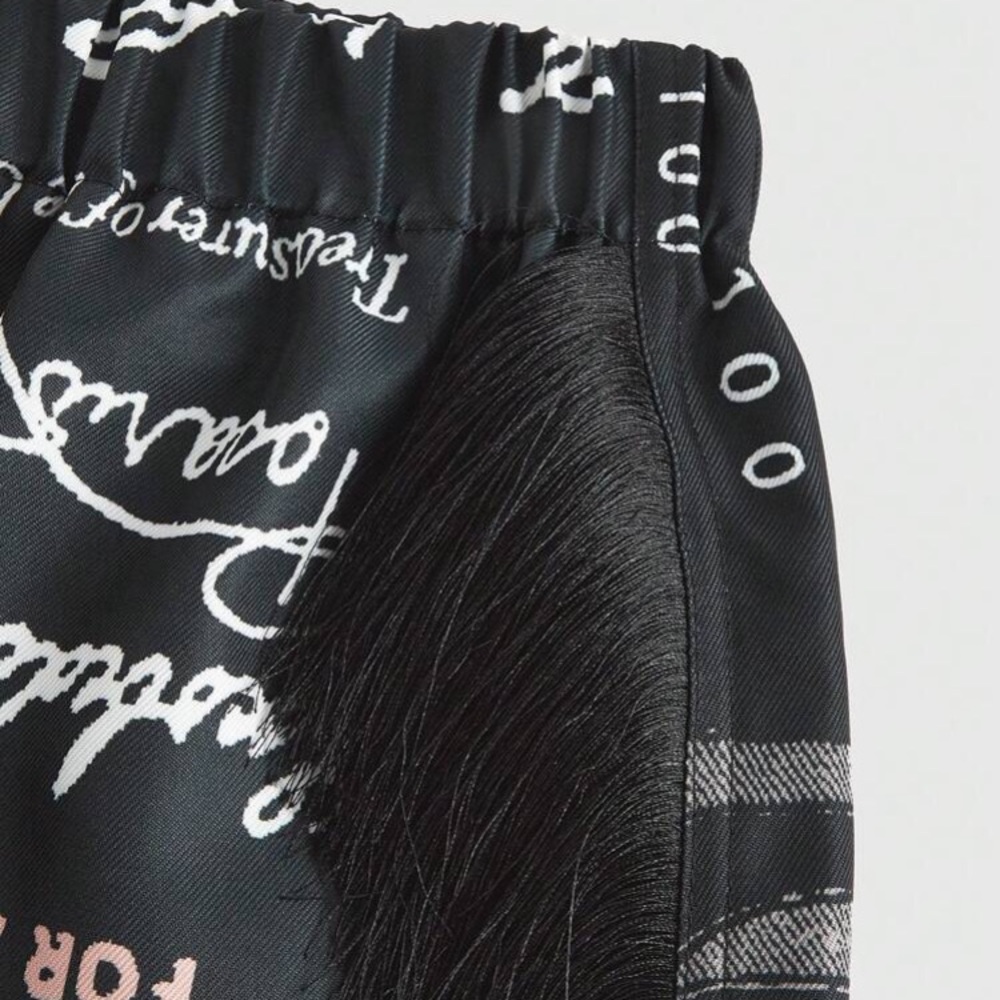 Stylish Black Graphic Pants - Picture 3 of 4